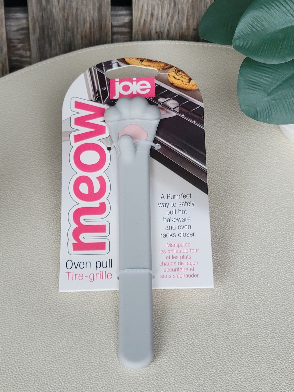 Joie Meow Oven Pull in Light Gray with Pink Accent